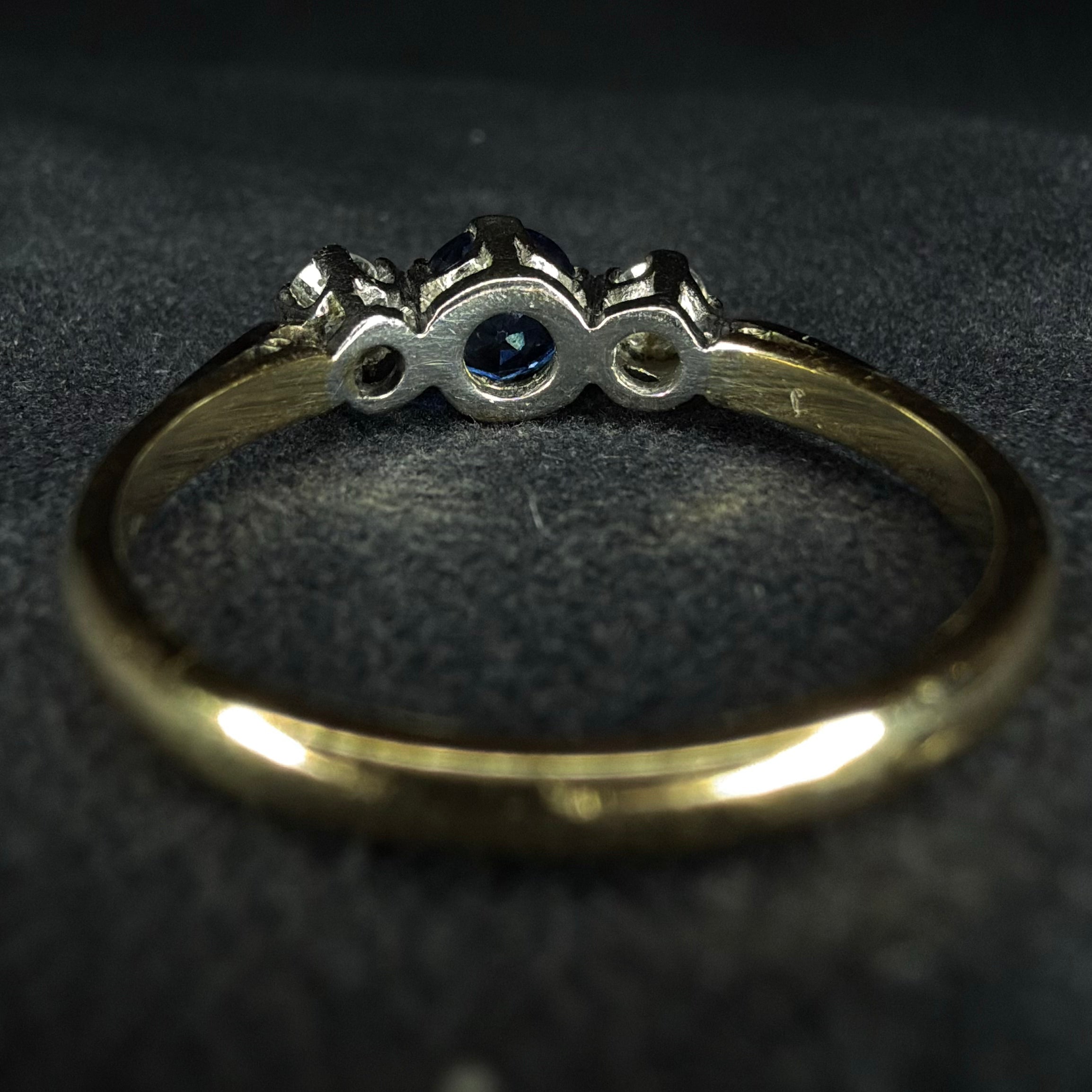 18ct Gold Sapphire and Diamond Trilogy Ring - Size P