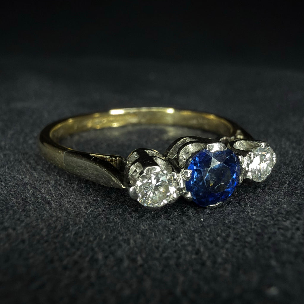 18ct Gold Sapphire and Diamond Trilogy Ring - Size P