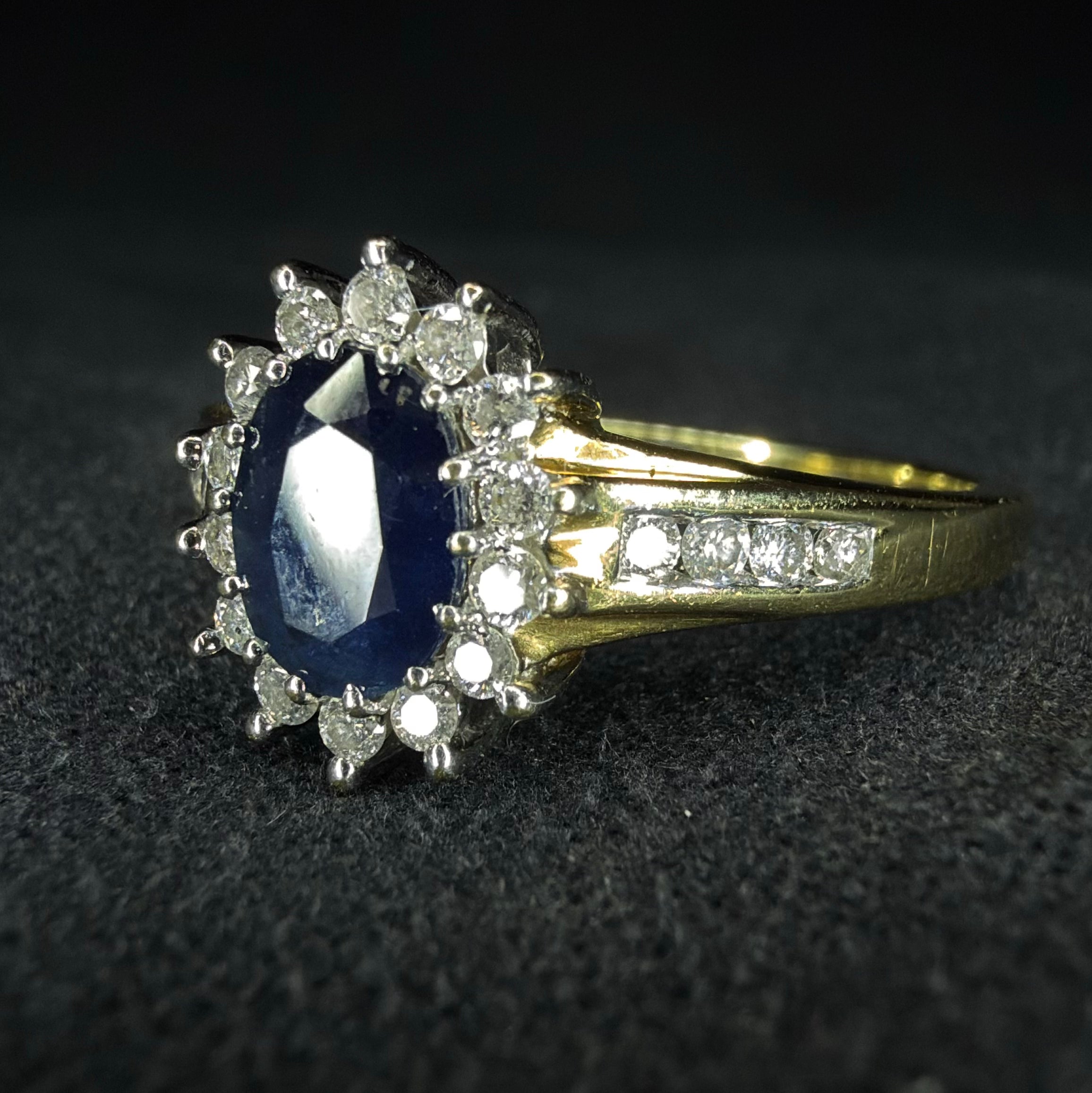 18ct Sapphire and Diamond Ring - Size R 1/2