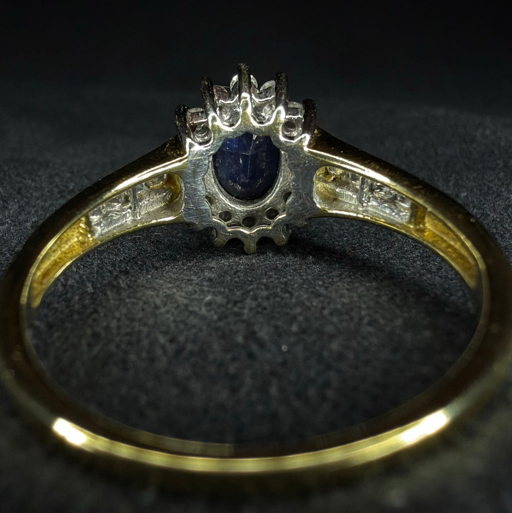 18ct Sapphire and Diamond Ring - Size R 1/2
