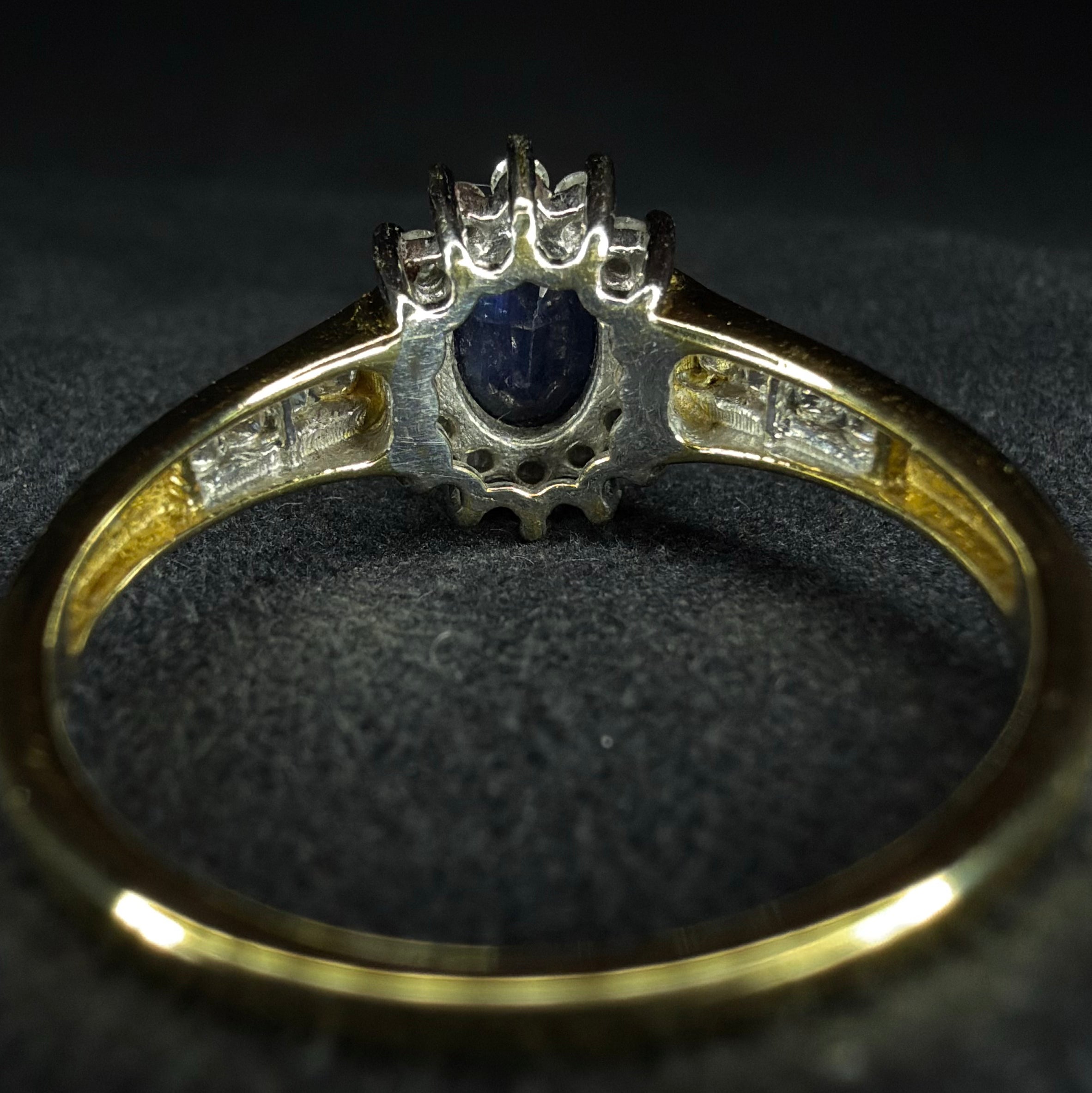 18ct Sapphire and Diamond Ring - Size R 1/2