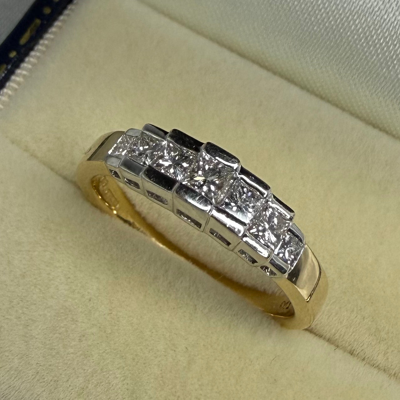 18ct Gold and Platinum Vintage Diamond Ring - Size M 1/2