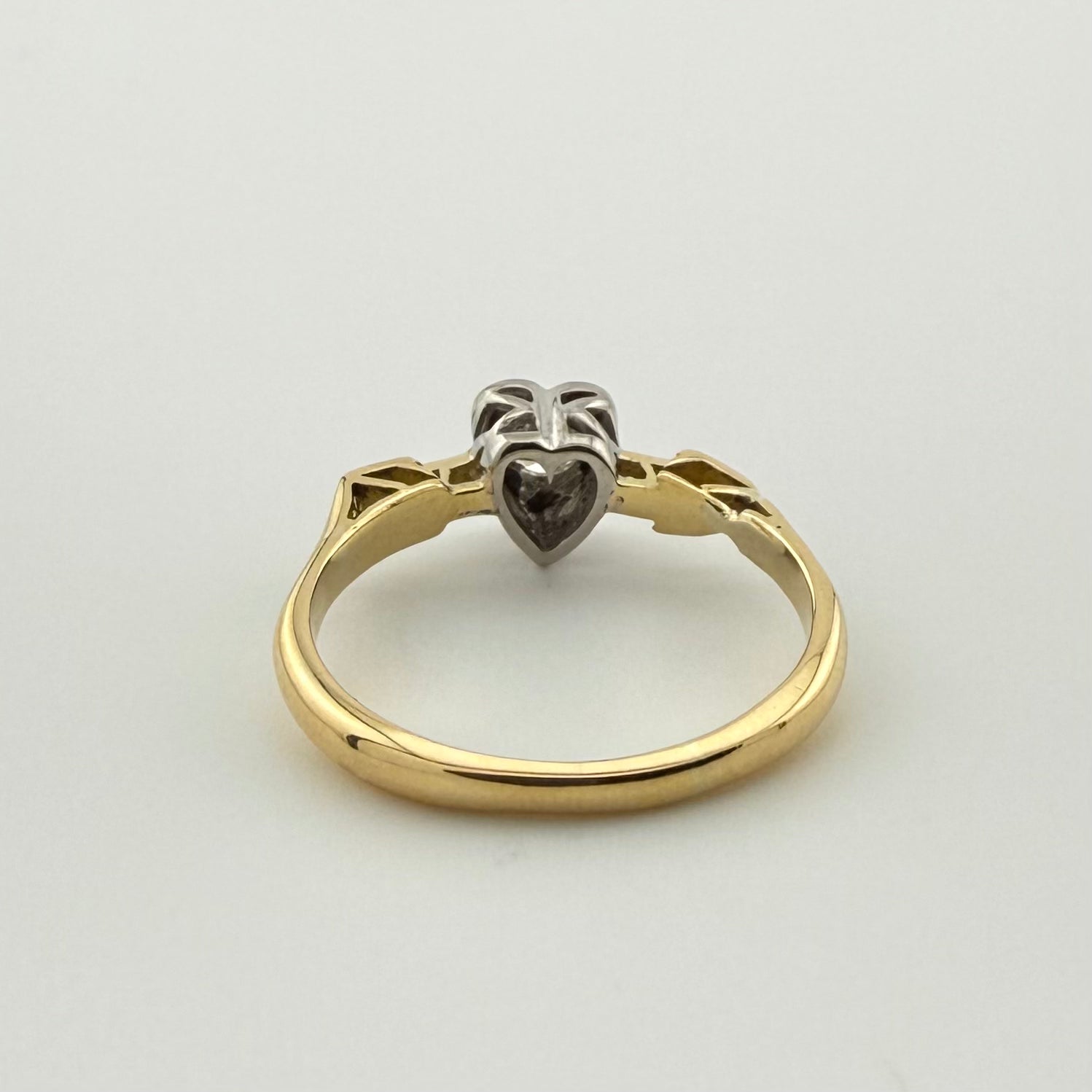 18ct Diamond Heart and Arrow ring - Size O