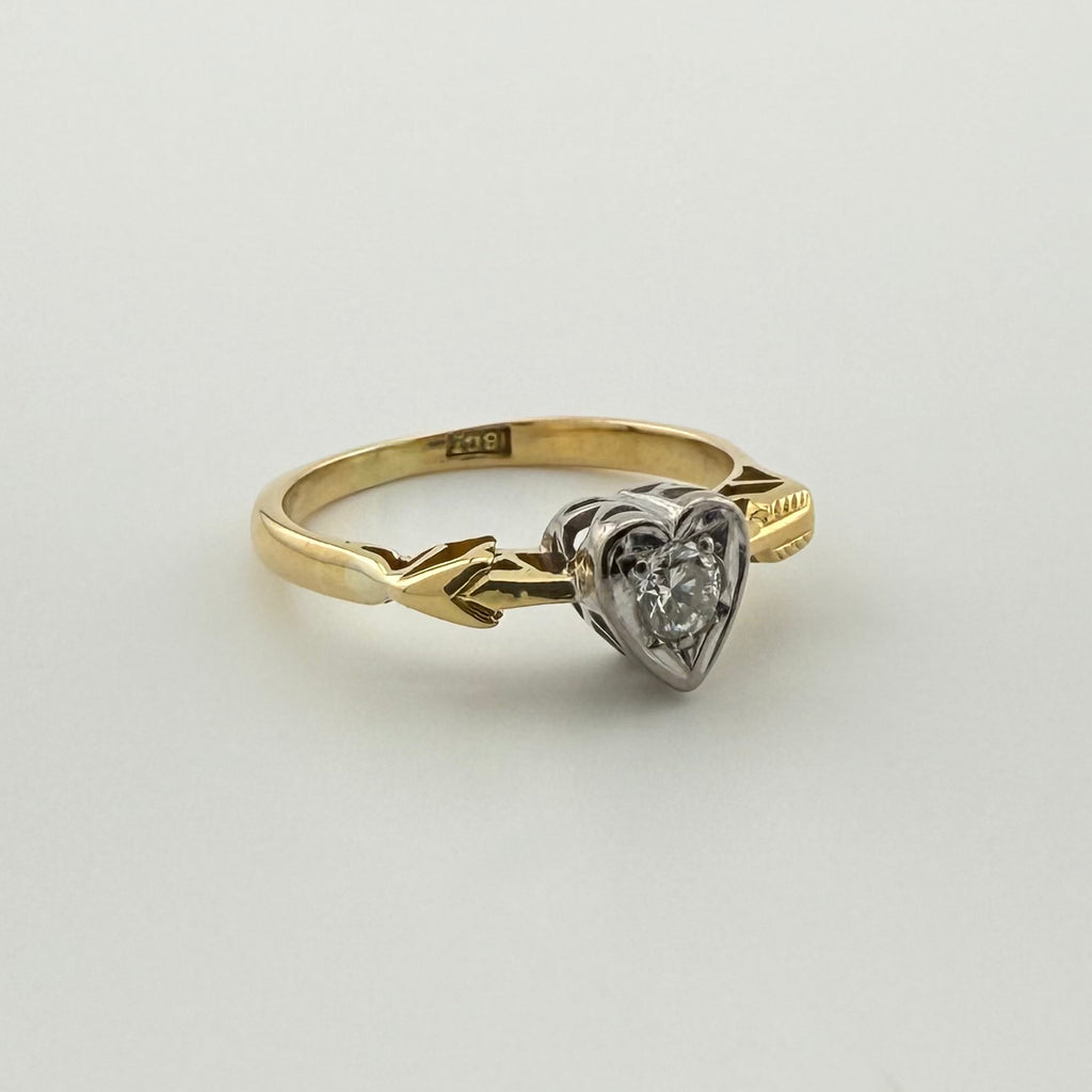 18ct Diamond Heart and Arrow ring - Size O