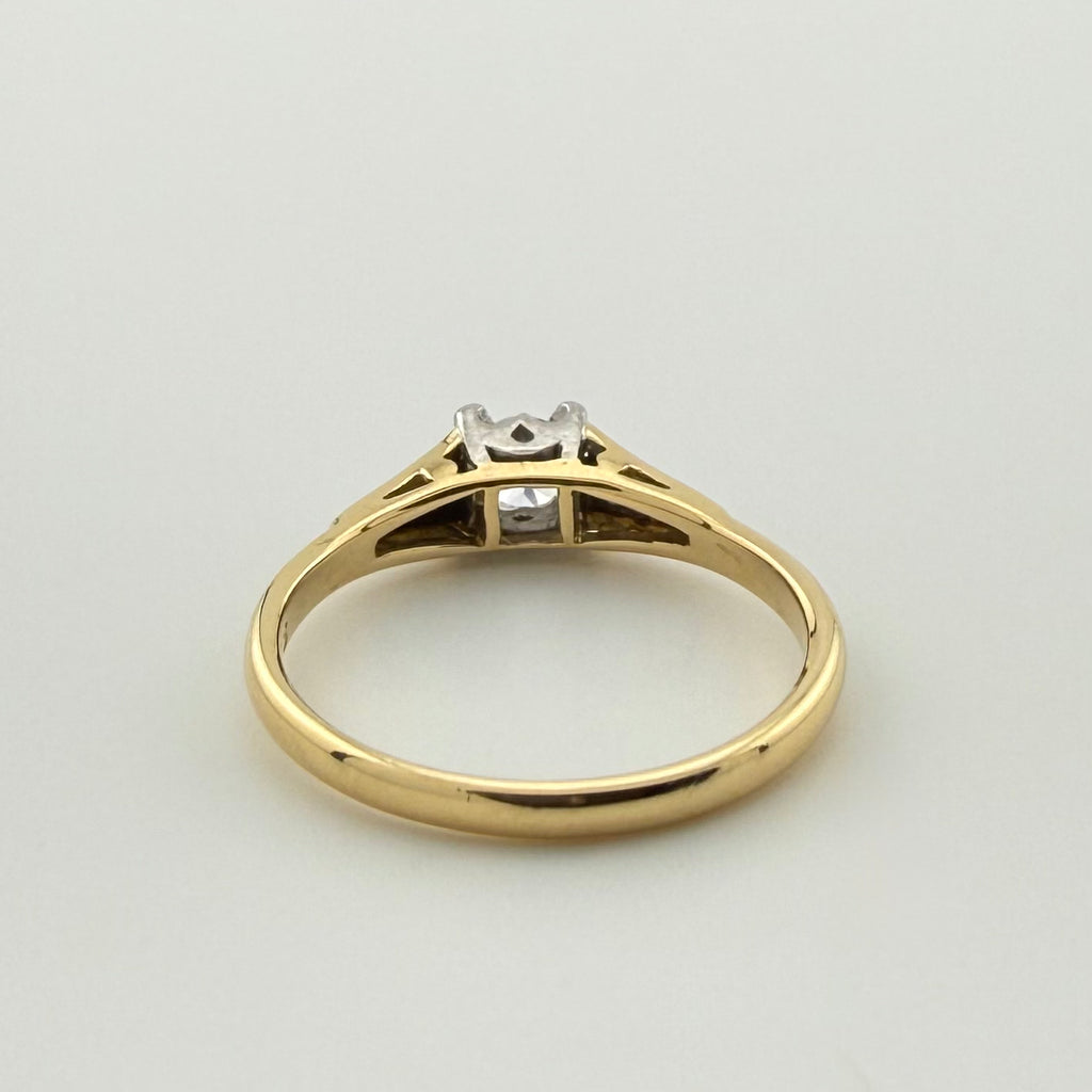18ct Diamond Diamond Solitaire - Size N 1/2