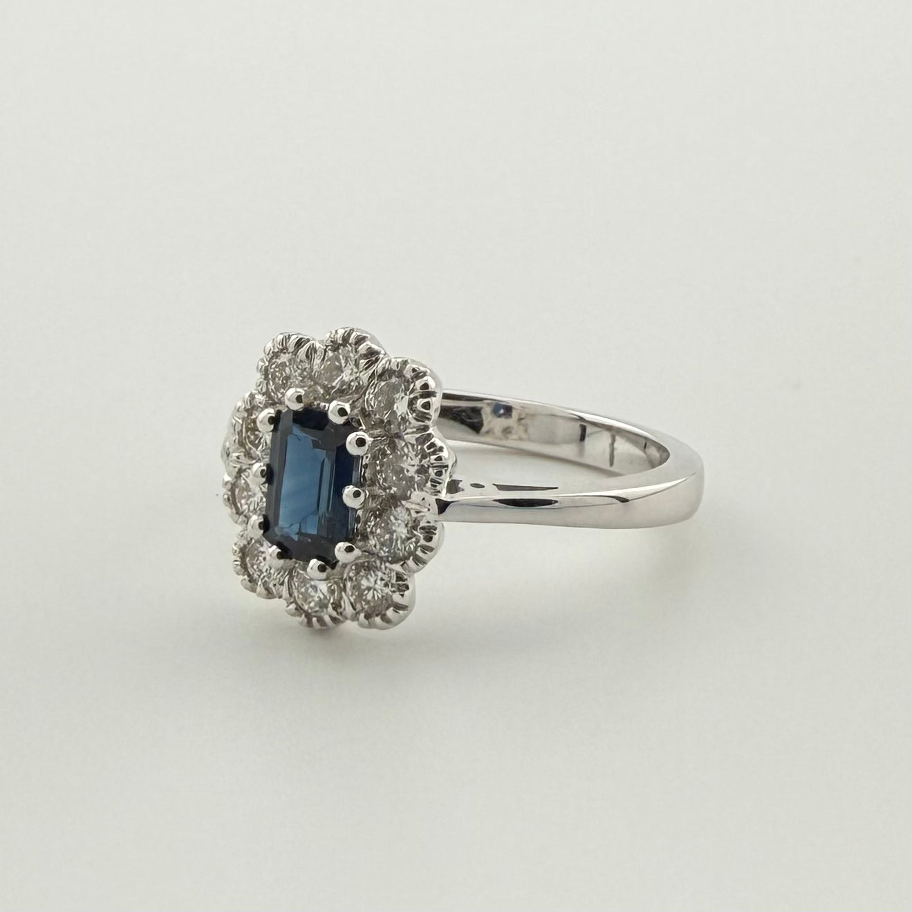 18ct White Gold Sapphire and Diamond Ring - Size M