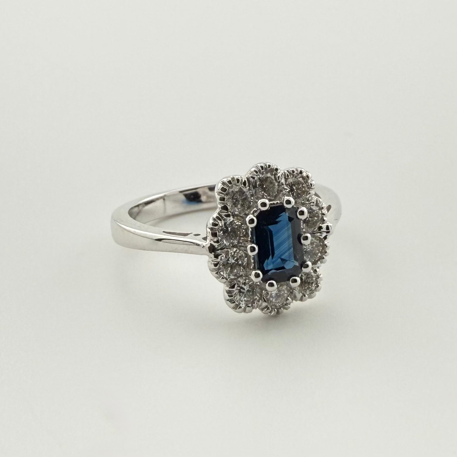 18ct White Gold Sapphire and Diamond Ring - Size M