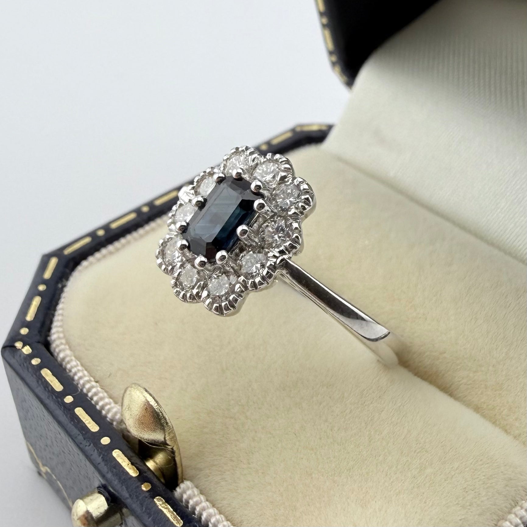 18ct White Gold Sapphire and Diamond Ring - Size M