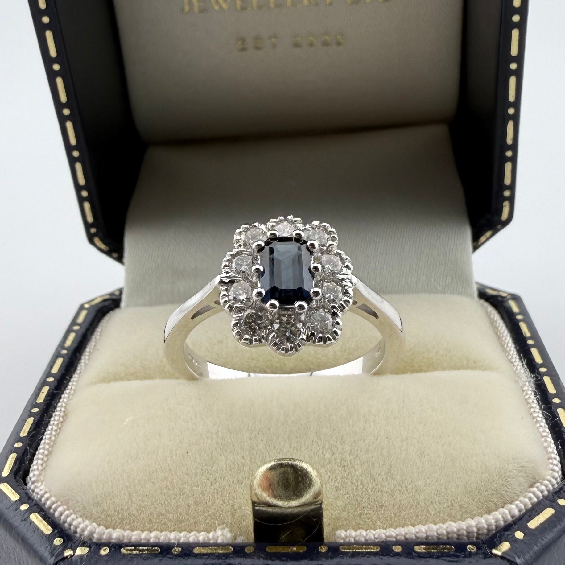 18ct White Gold Sapphire and Diamond Ring - Size M