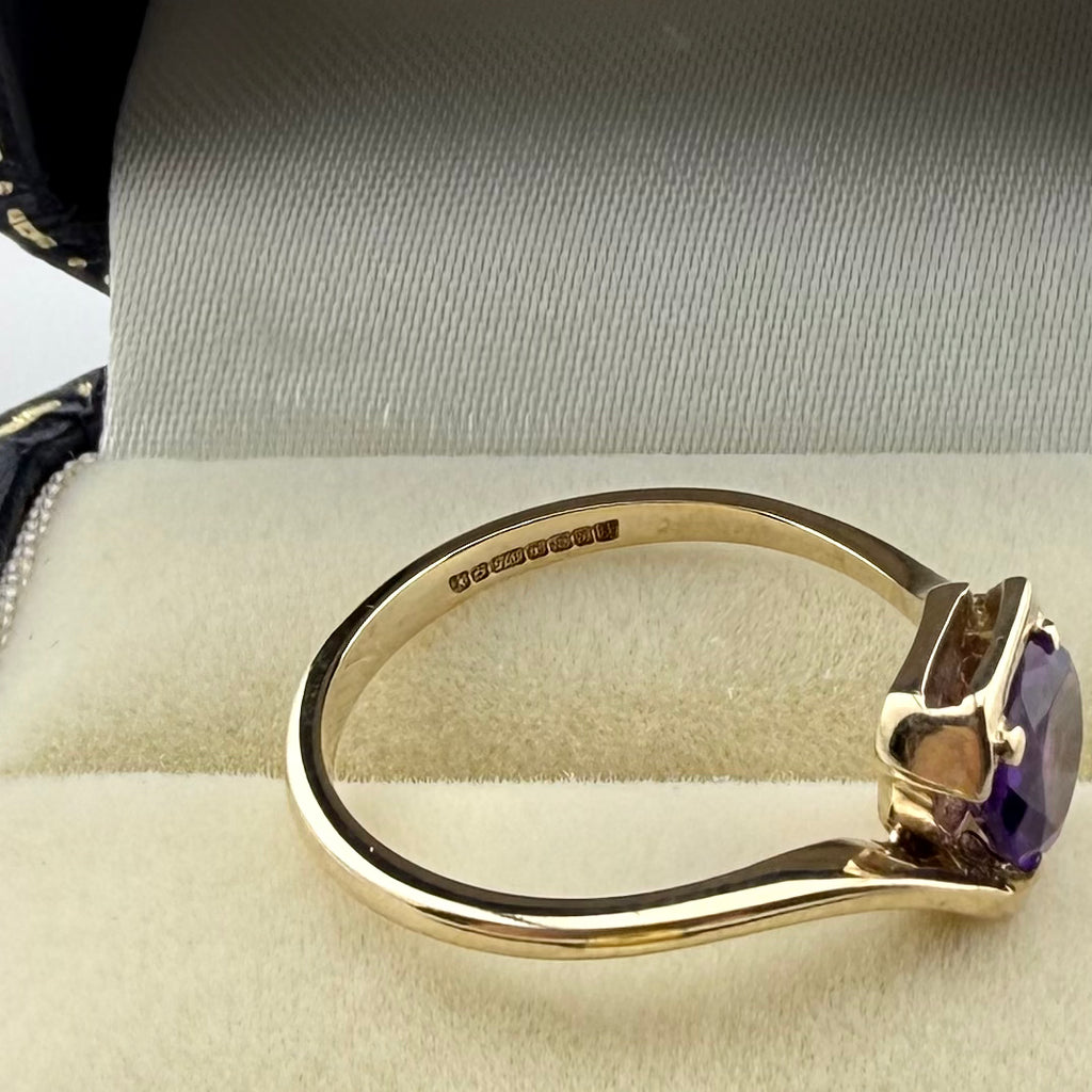 9ct Yellow Gold Oval Amethyst Ring - Size L 1/2