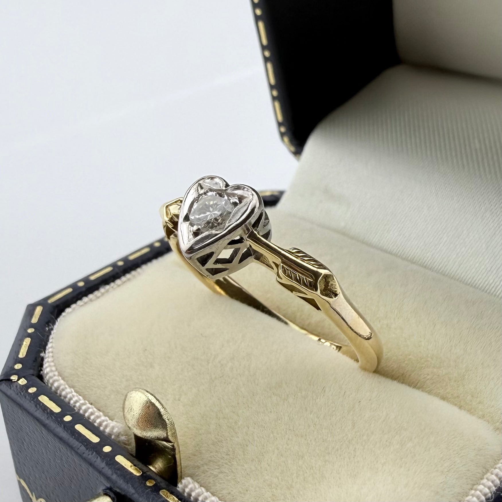 18ct Diamond Heart and Arrow ring - Size O