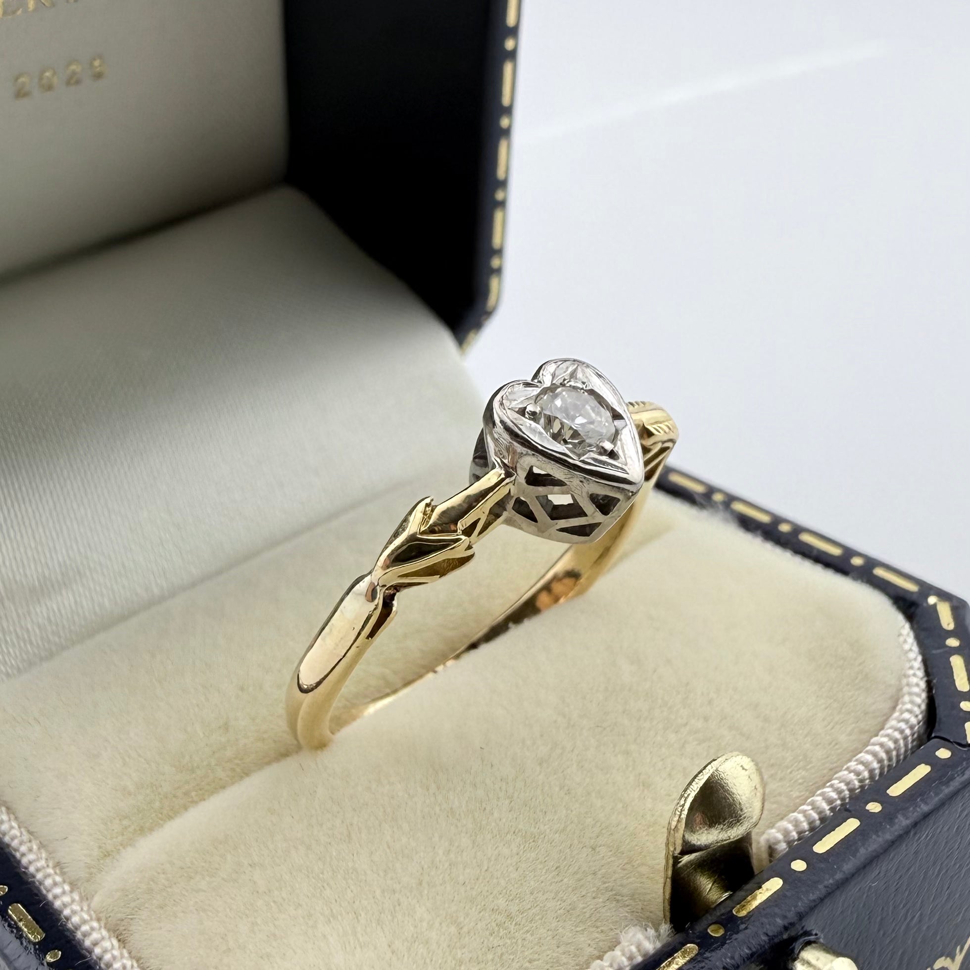 18ct Diamond Heart and Arrow ring - Size O