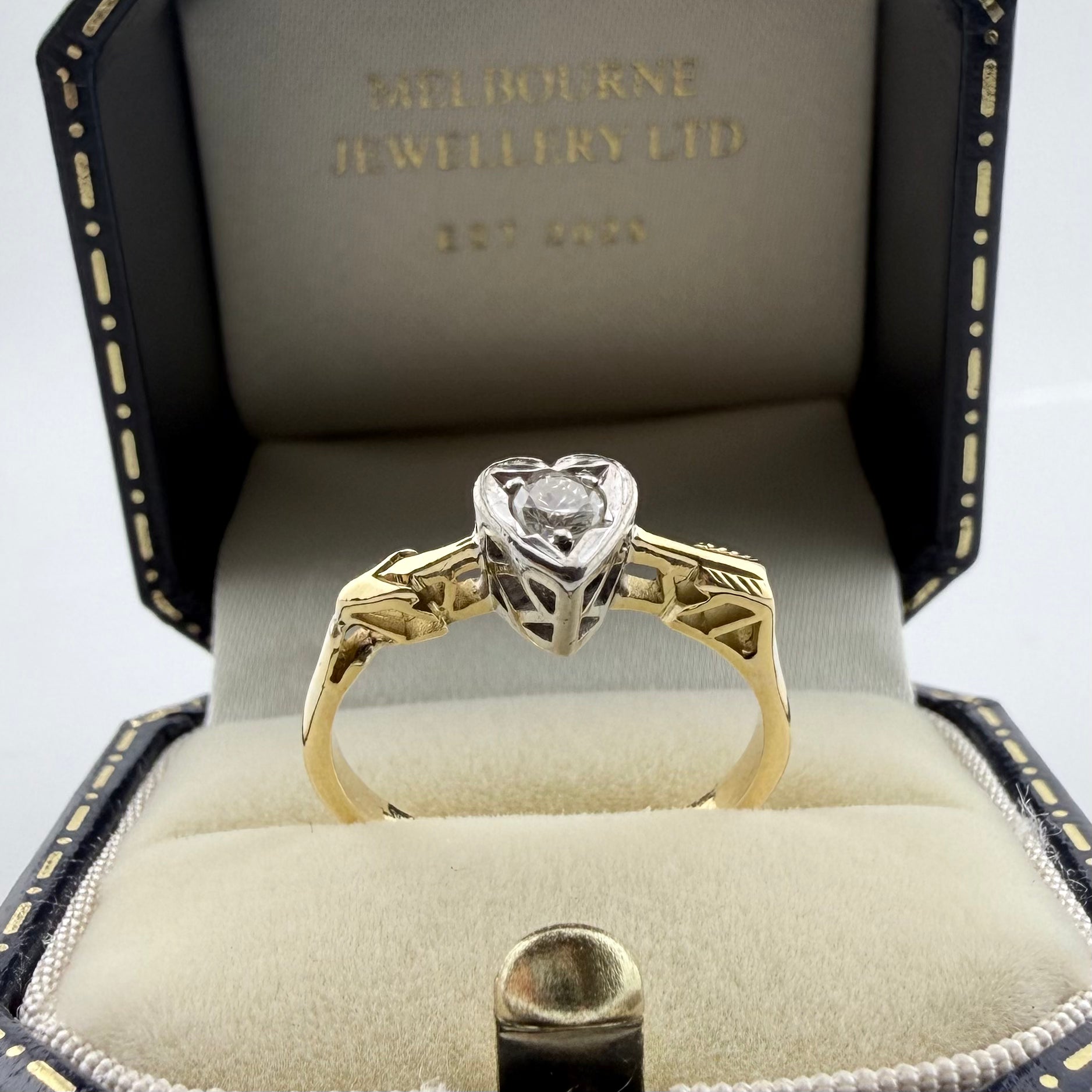18ct Diamond Heart and Arrow ring - Size O