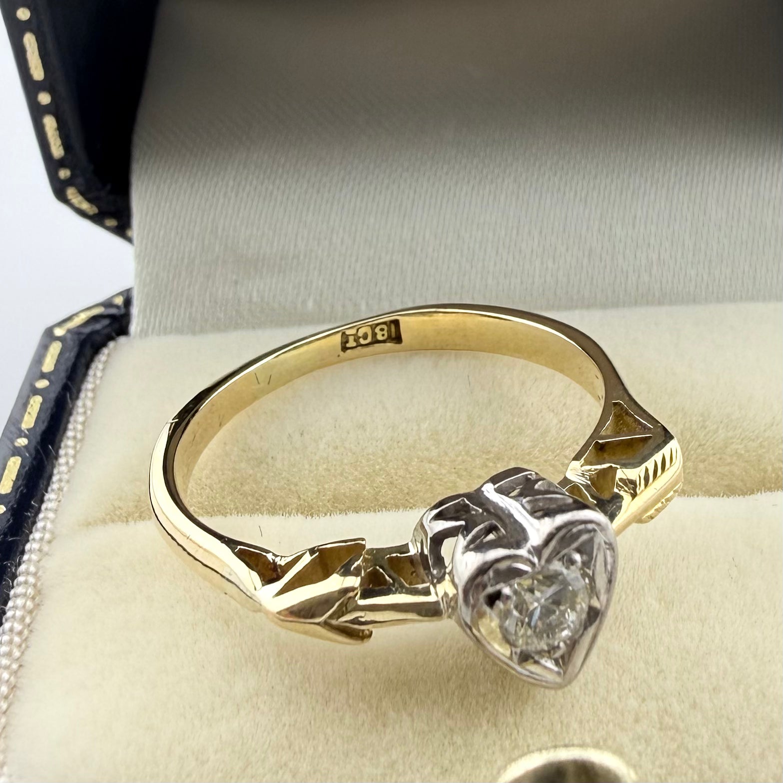18ct Diamond Heart and Arrow ring - Size O